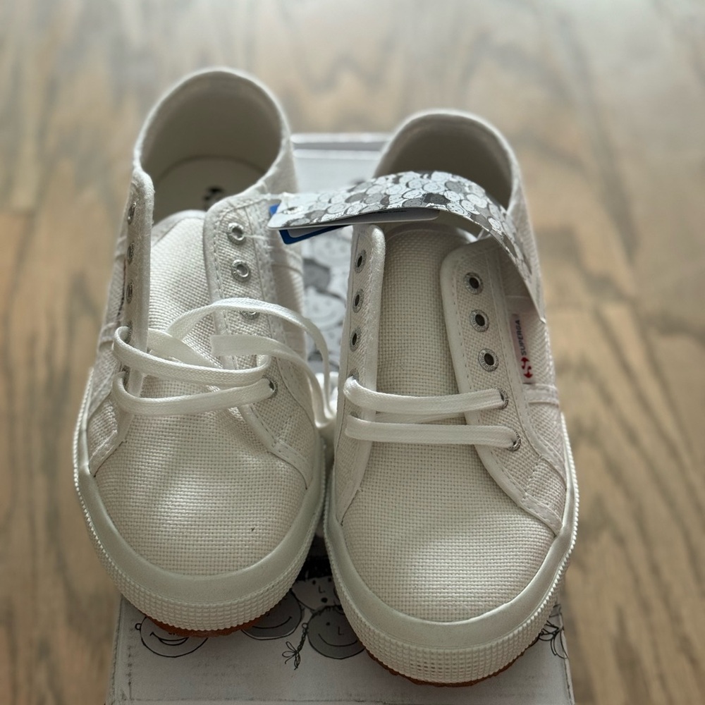 Brand new in box*Superga Girl’s 2750 JCOT Classic White Canvas Sneakers